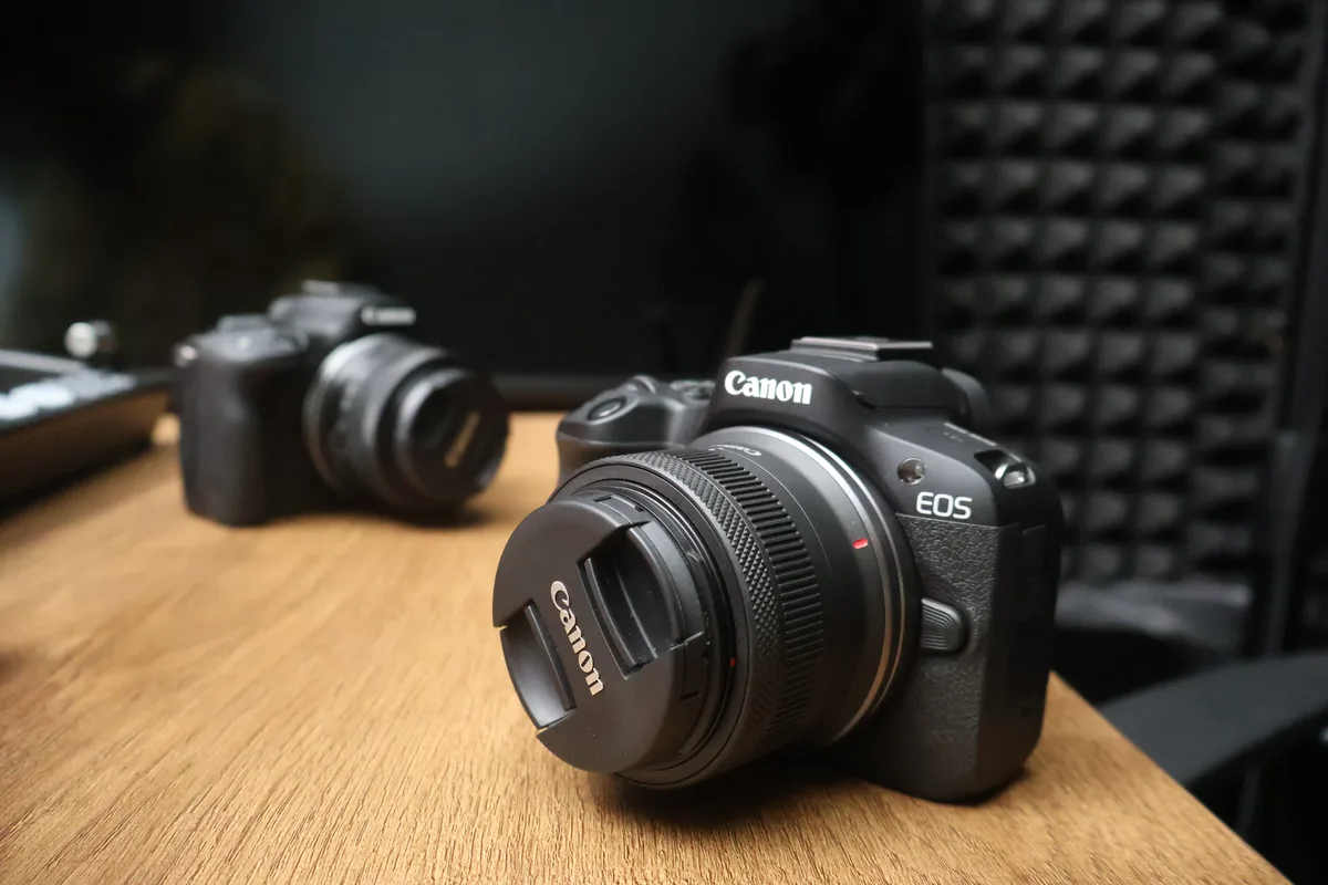 Cameras Canon EOS sur bureau du studio Wanilo