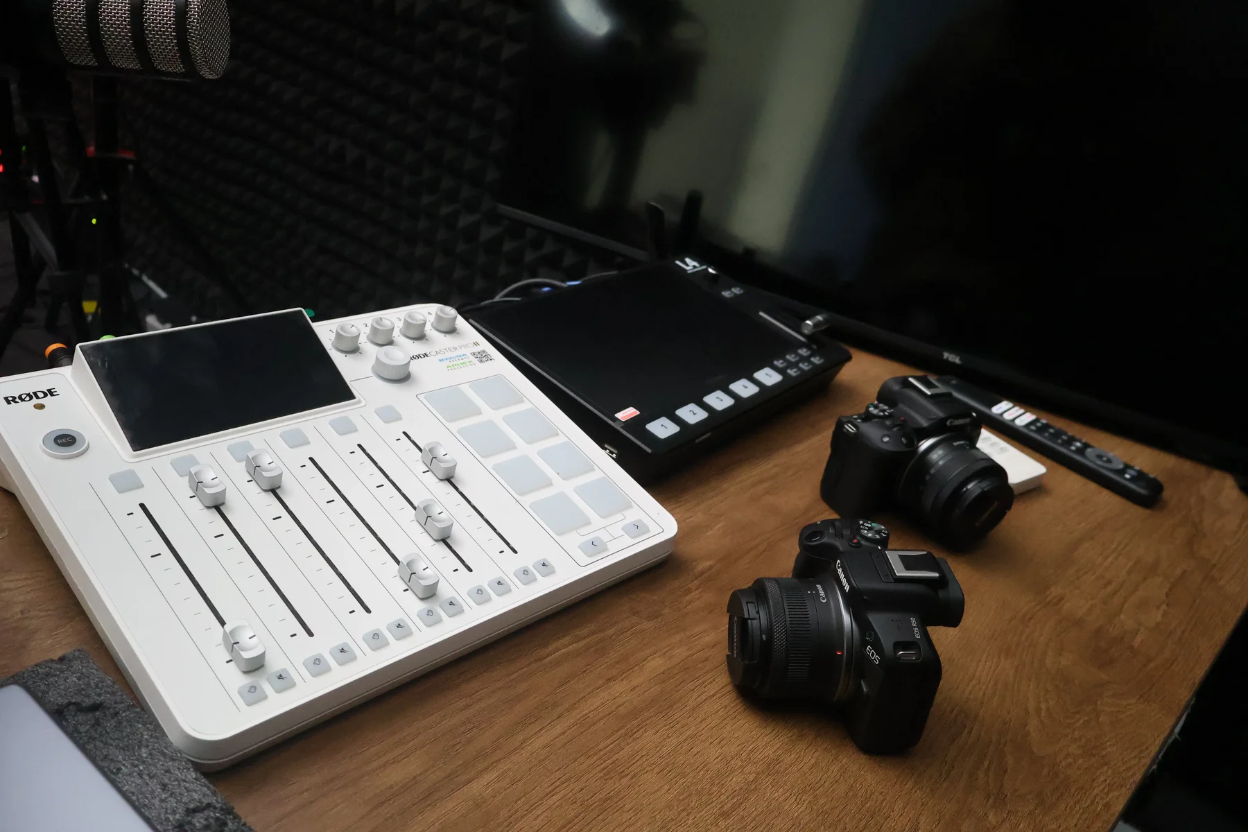 Caméra Canon EOS broadcast sur trépied professionnel